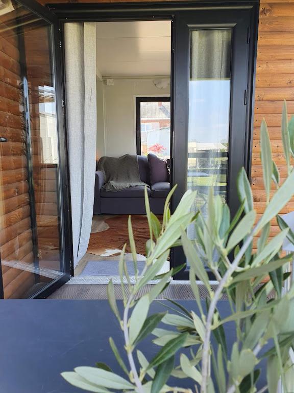 Houten Huisje Tussen Paarden Nieuwerkerken Exteriér fotografie