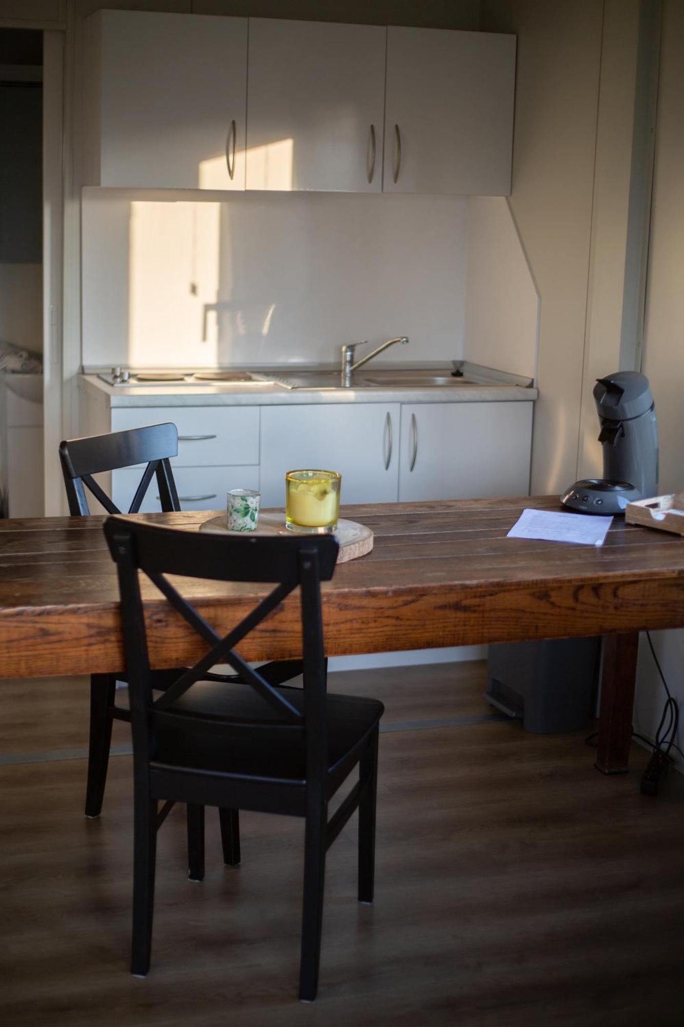 Houten Huisje Tussen Paarden Nieuwerkerken Exteriér fotografie